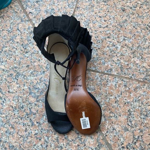 Black heels - Picture 3 of 3